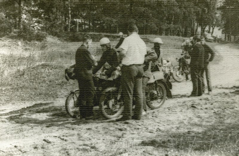 KKE 4324.jpg - Motocrossy z udziałem Tadeusza Giedrojcia.